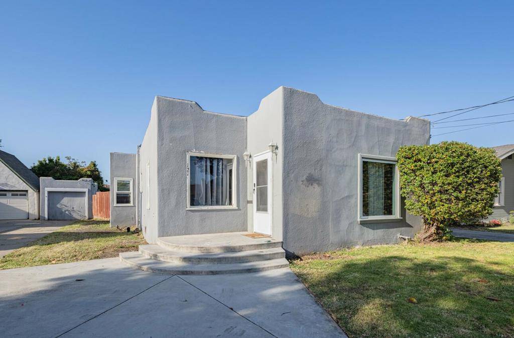 Salinas, CA 93901,121 OAK ST