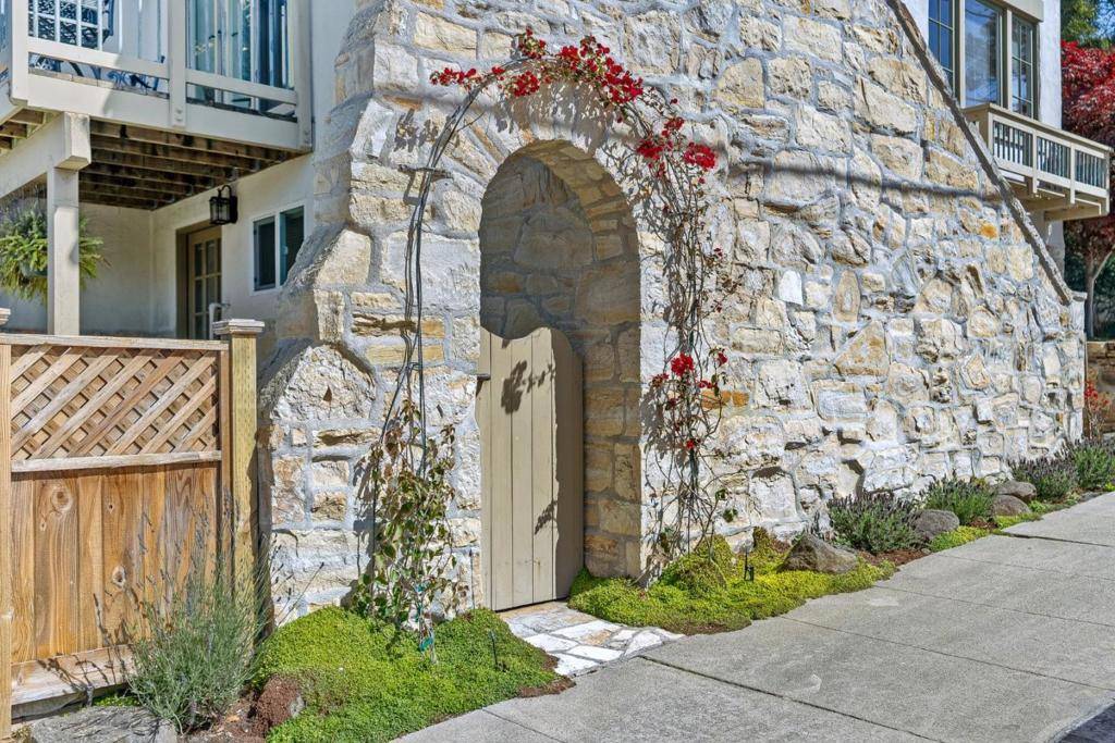 Monterey, CA 93940,925 Cass ST