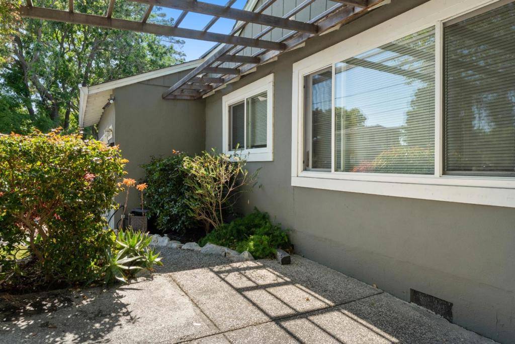 Menlo Park, CA 94025,4 Athlone WAY