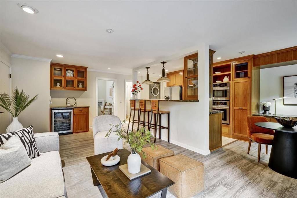 Los Altos, CA 94022,1070 Mercedes AVE #2