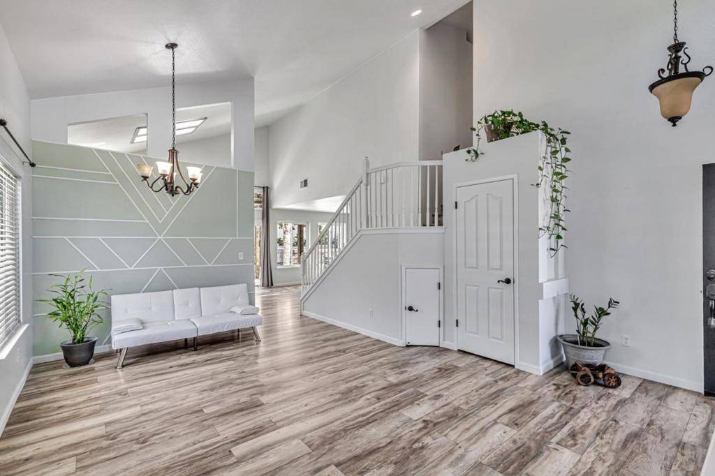 Hollister, CA 95023,2191 Spruce DR