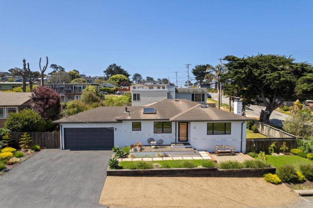 Montara, CA 94037,300 4th ST