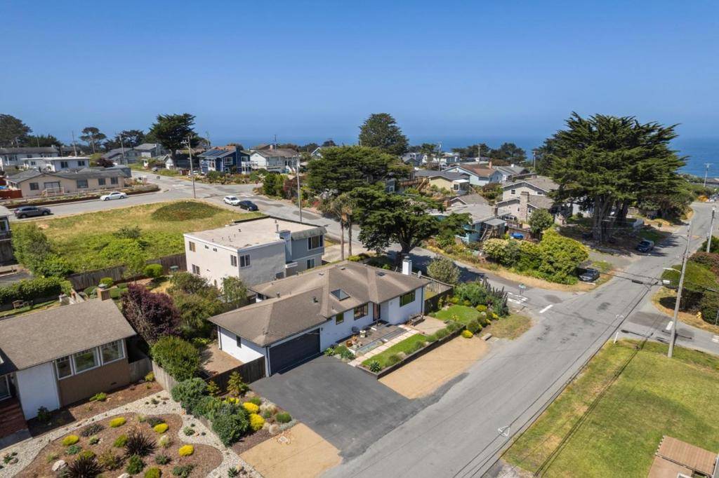 Montara, CA 94037,300 4th ST