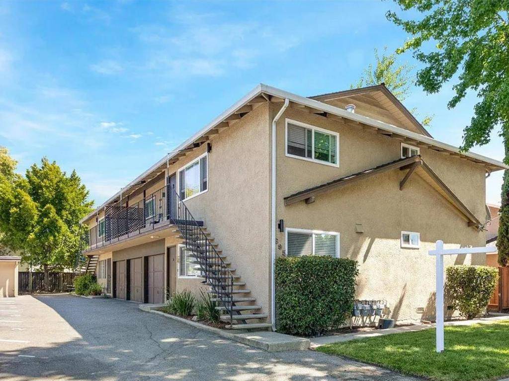 Campbell, CA 95008,695 W Valley DR