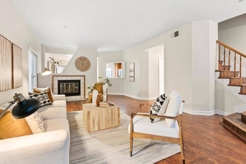 Sunnyvale, CA 94086,974 La Mesa TER #E
