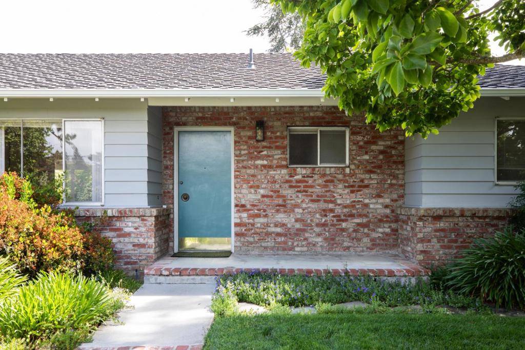 Los Altos, CA 94022,945 Carmel CT