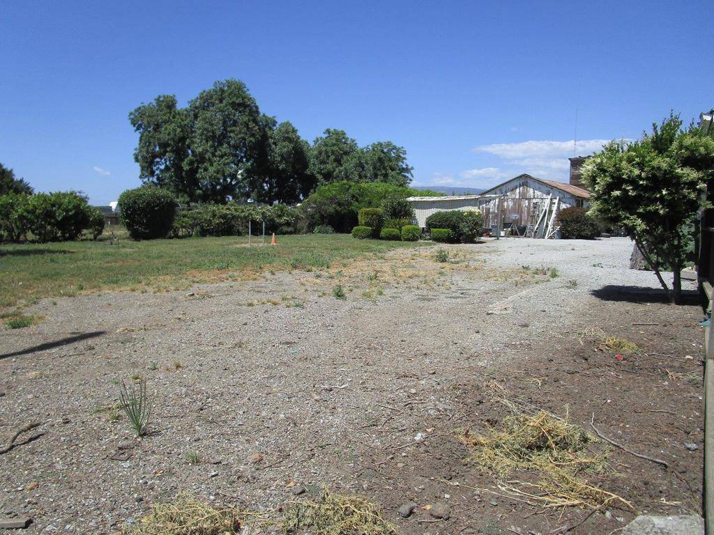 Gilroy, CA 95020,2025 Pacheco Pass HWY