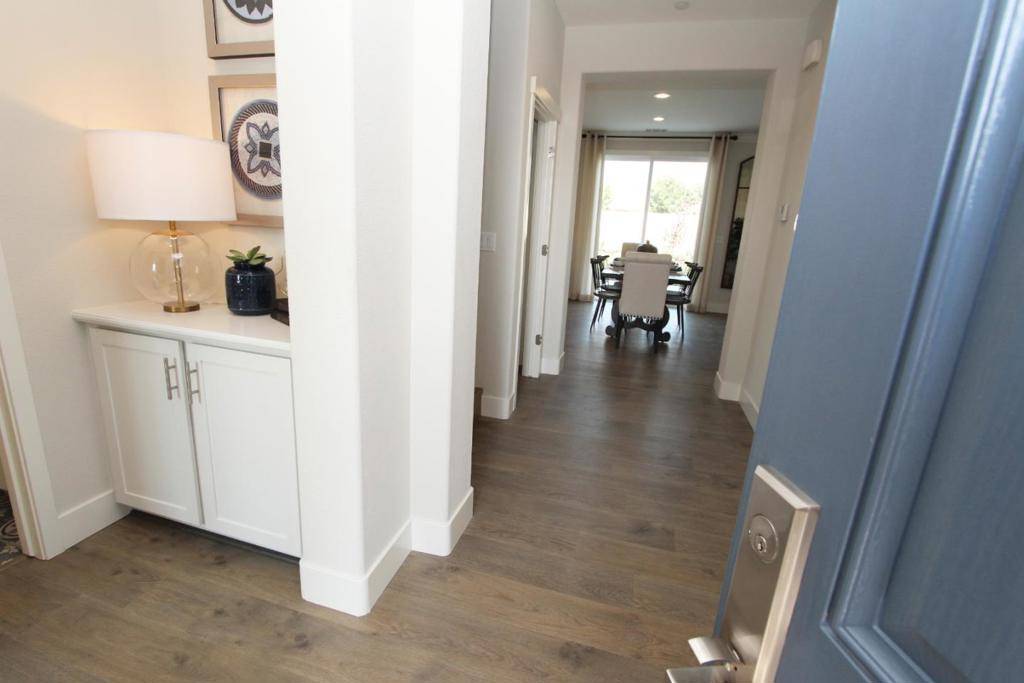 Los Banos, CA 93635,1660 Dolomite DR #5