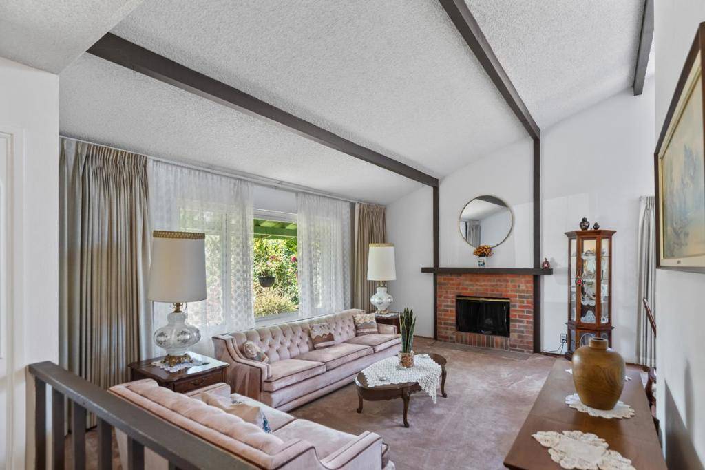 Sunnyvale, CA 94087,1236 Robbia DR
