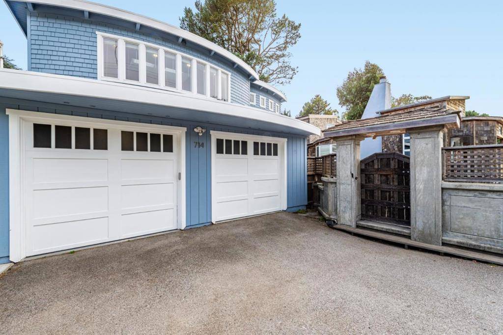 Pacifica, CA 94044,714 Rockaway Beach AVE