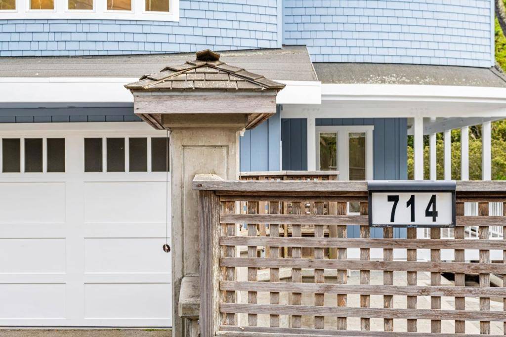 Pacifica, CA 94044,714 Rockaway Beach AVE