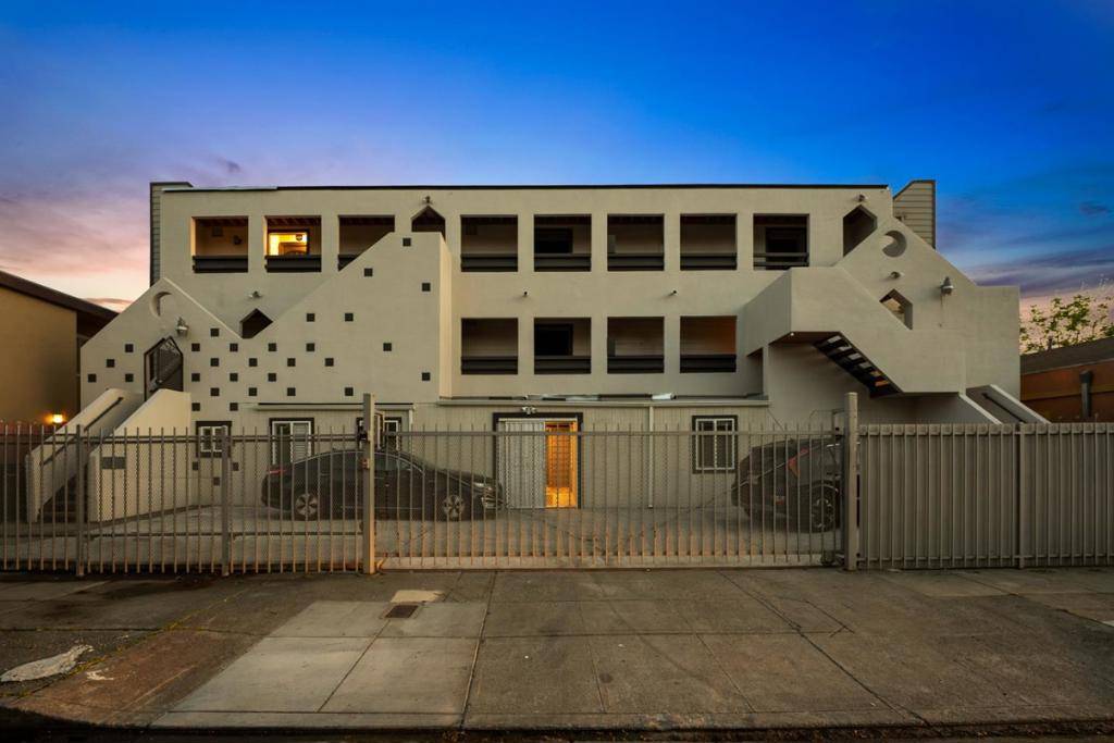 Oakland, CA 94609,441 W Macarthur BLVD