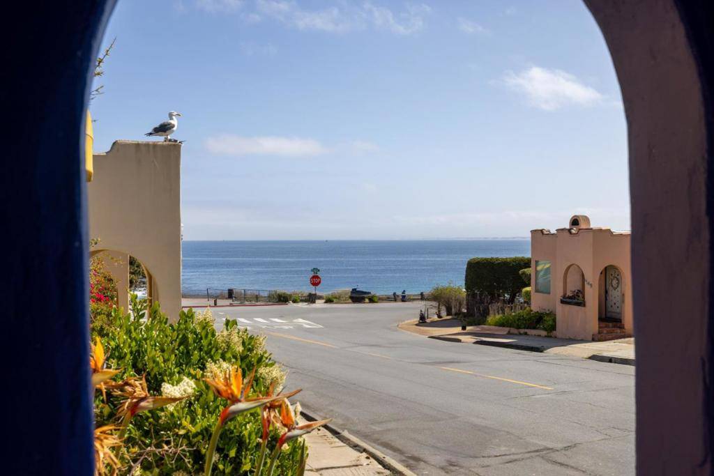 Pacific Grove, CA 93950,110 Forest AVE