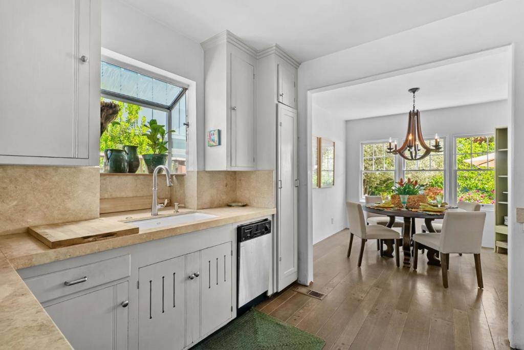 San Carlos, CA 94070,2133 Carmelita DR