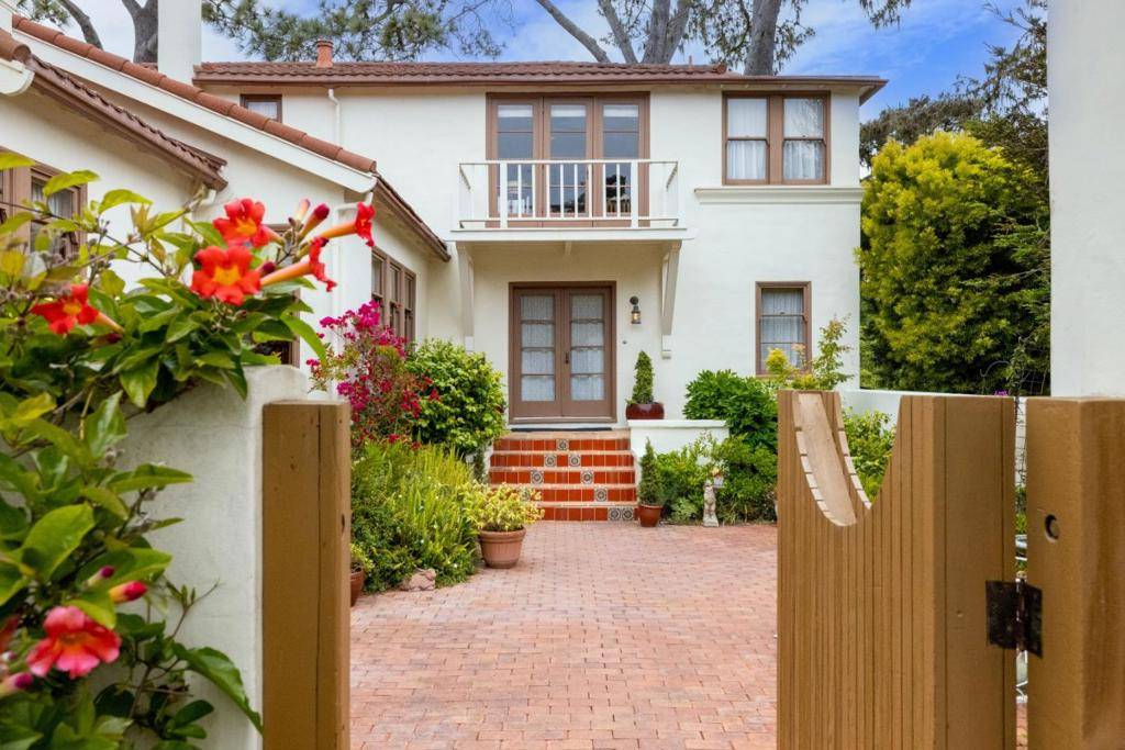 Pacific Grove, CA 93950,944 Bayview AVE