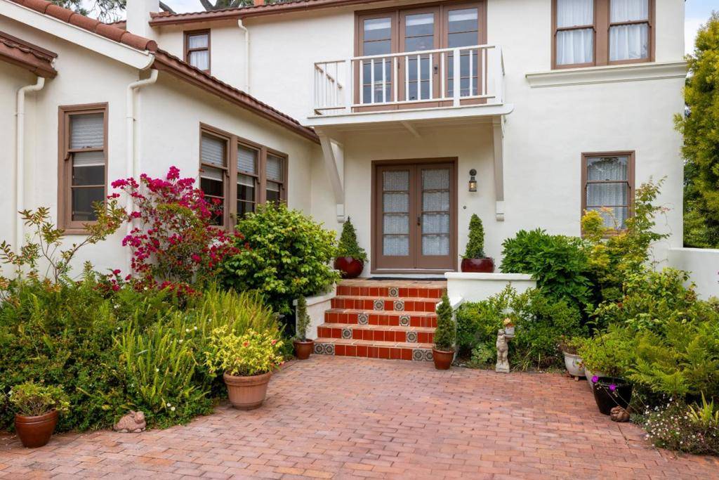 Pacific Grove, CA 93950,944 Bayview AVE