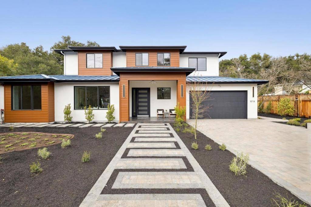 Los Altos, CA 94024,1074 Riverside DR