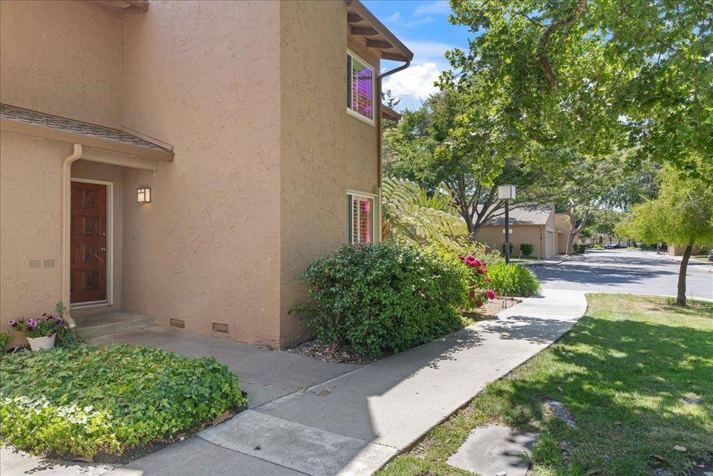 San Jose, CA 95129,1074 Whitebick DR