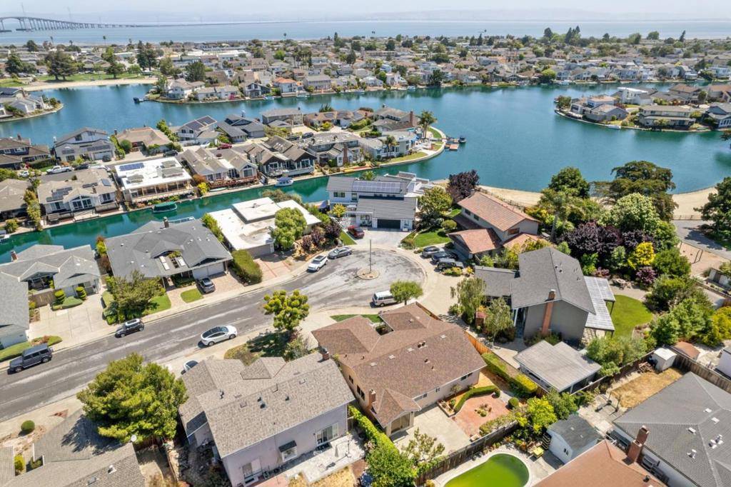 Foster City, CA 94404,752 Matsonia DR