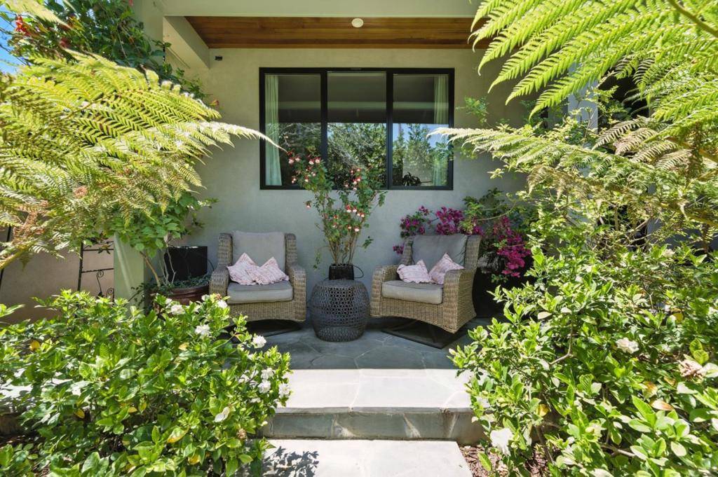 Menlo Park, CA 94025,543 8th AVE