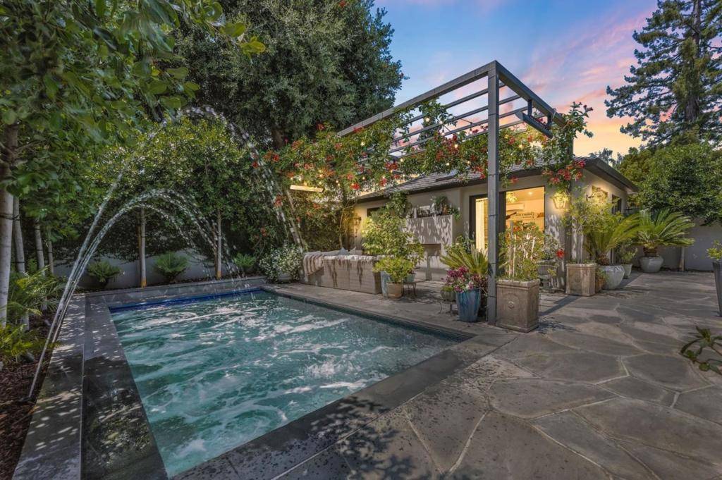Menlo Park, CA 94025,543 8th AVE