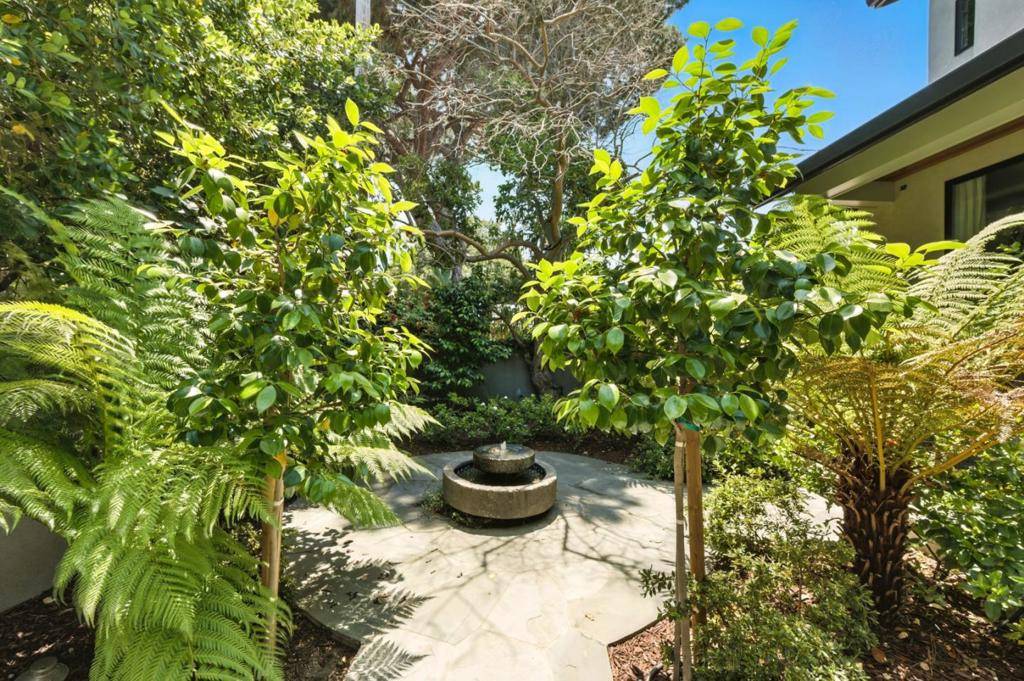Menlo Park, CA 94025,543 8th AVE