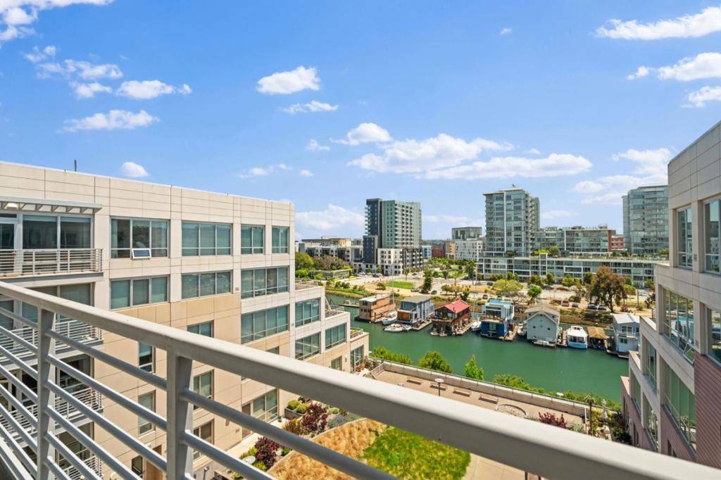 San Francisco, CA 94158,325 Berry ST #715