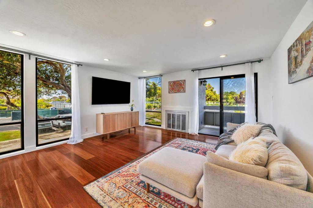 Foster City, CA 94404,1111 Compass LN #106