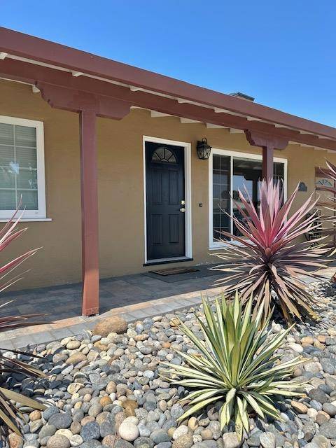 San Mateo, CA 94403,3920 Branson DR