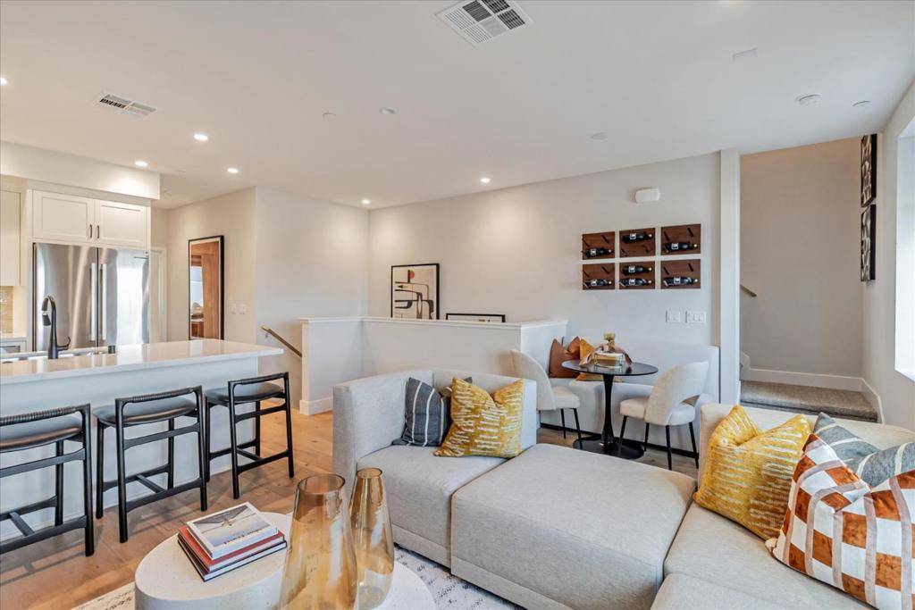 Palo Alto, CA 94303,1129 Esther CT