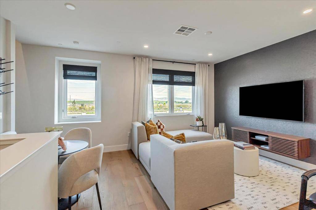 Palo Alto, CA 94303,1129 Esther CT