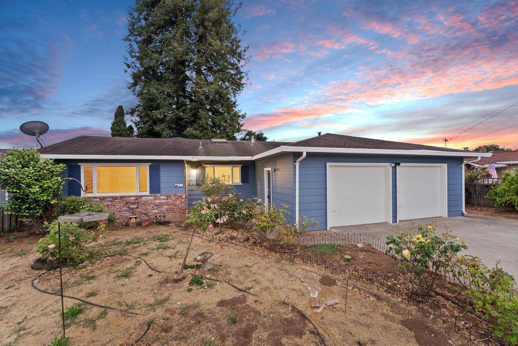 Watsonville, CA 95076,21 Karen DR