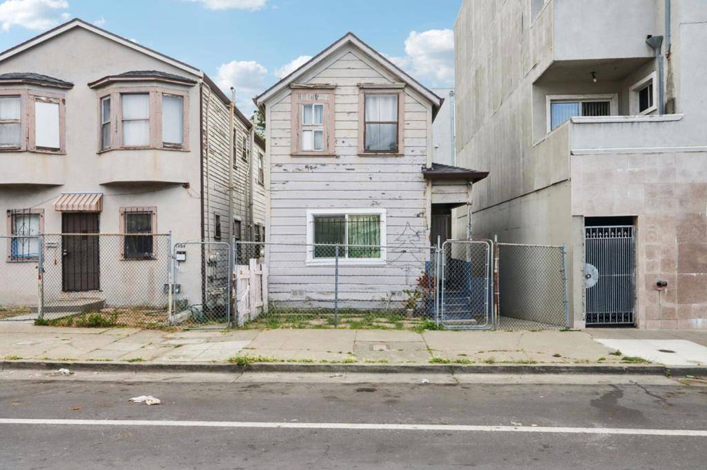 Oakland, CA 94606,1334 E 15th ST