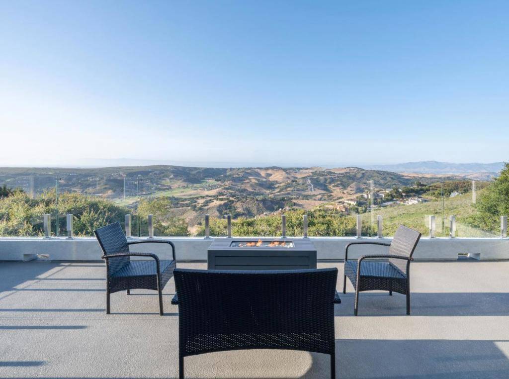 Monterey, CA 93940,25681 Whip RD