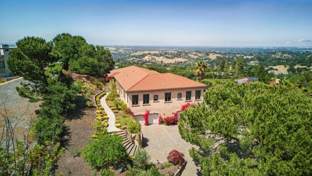 Los Altos Hills, CA 94022,12252 Menalto DR