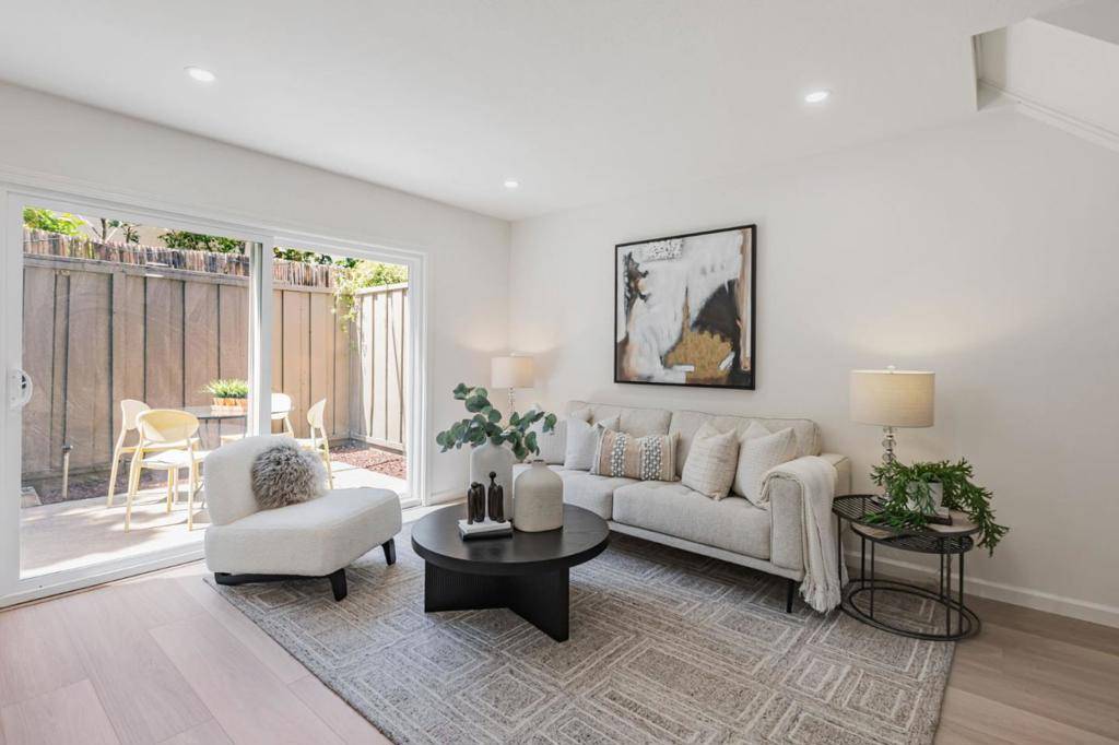 Sunnyvale, CA 94087,530 La Conner DR #24