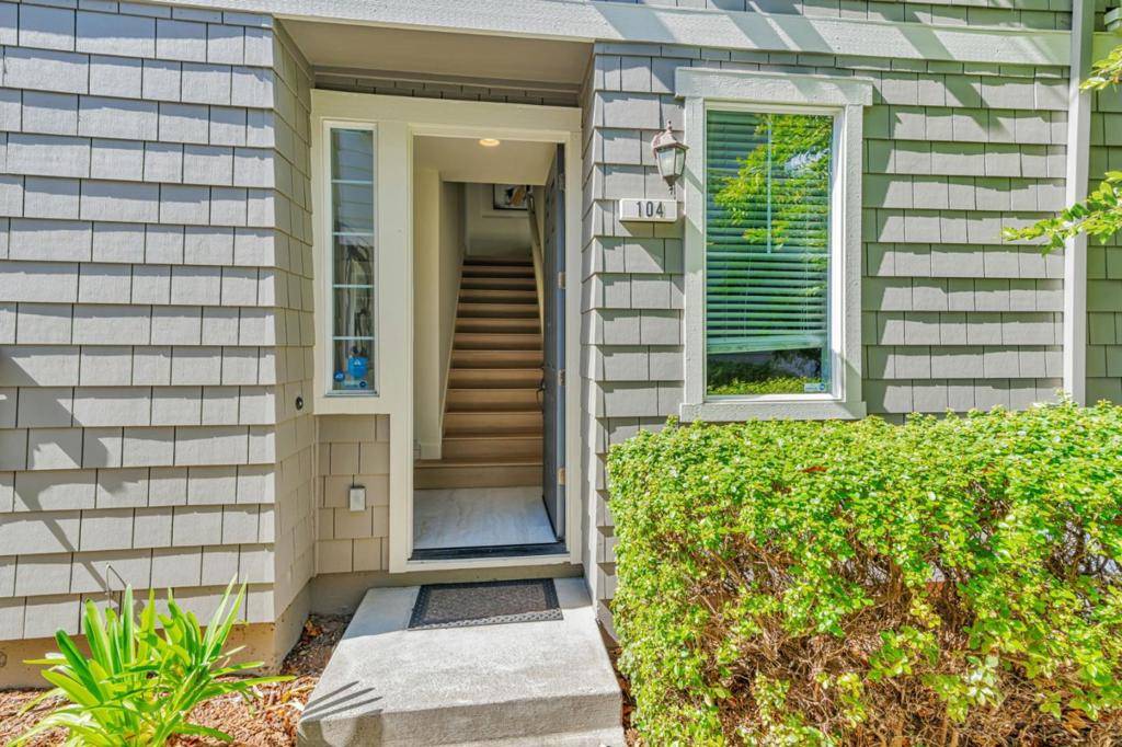 Belmont, CA 94002,100 Live Oak WAY #104
