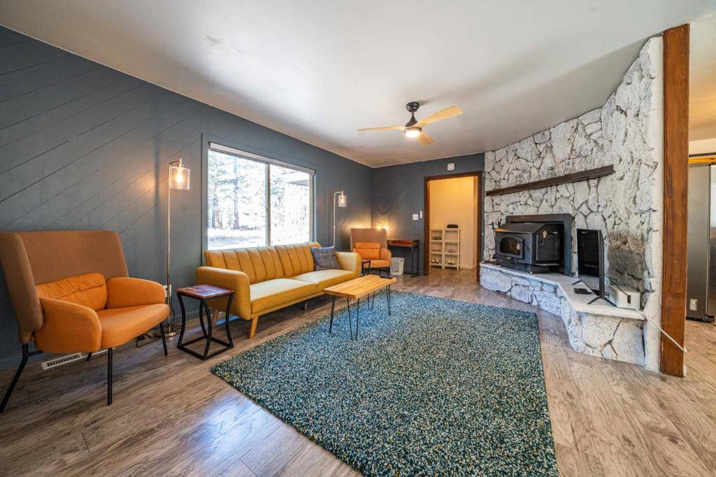 South Lake Tahoe, CA 96150,941 Sunset DR
