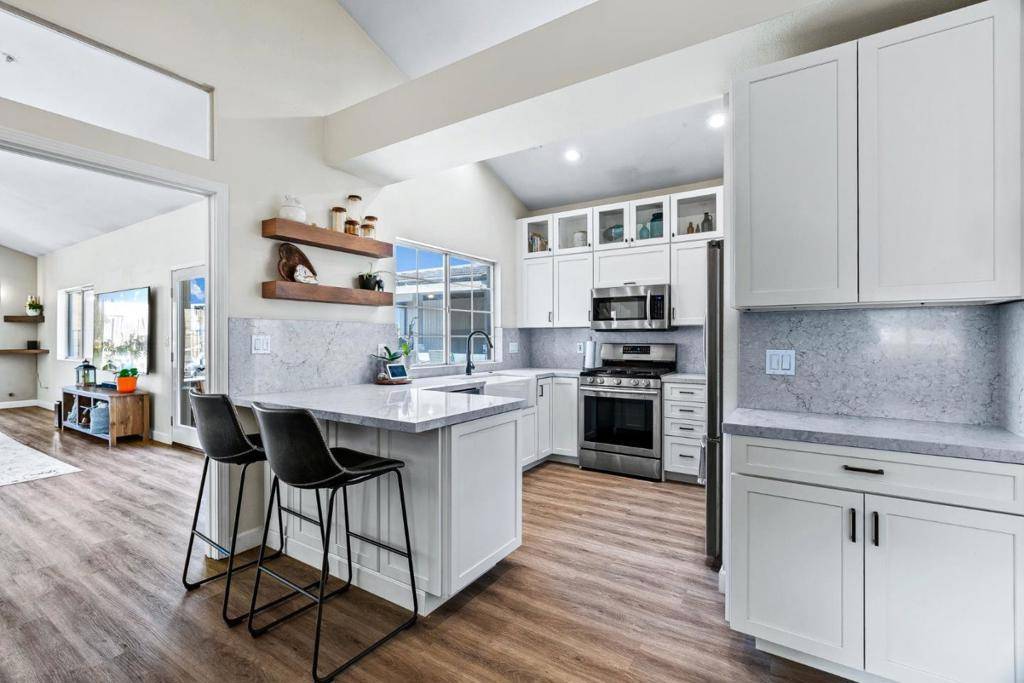 Salinas, CA 93908,26446 Honor LN