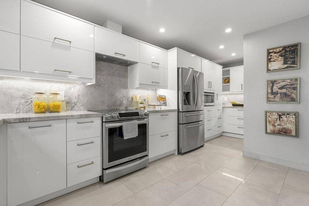 Los Gatos, CA 95032,230 Elm Wood CT