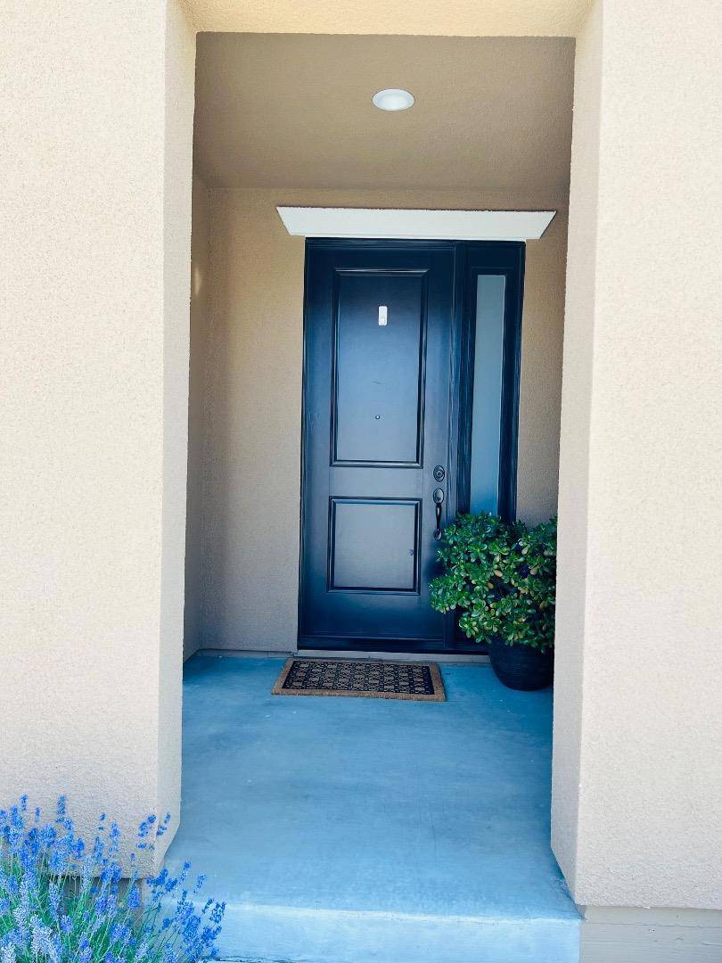 Hollister, CA 95023,2051 White Oak DR