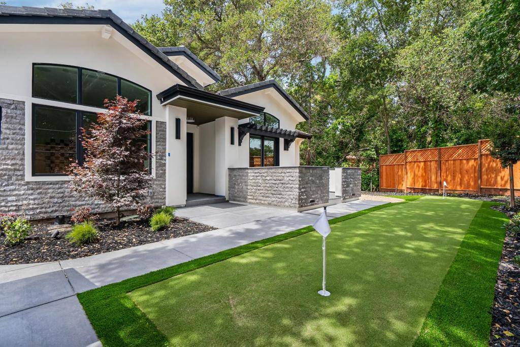 Los Altos, CA 94024,1068 Riverside DR