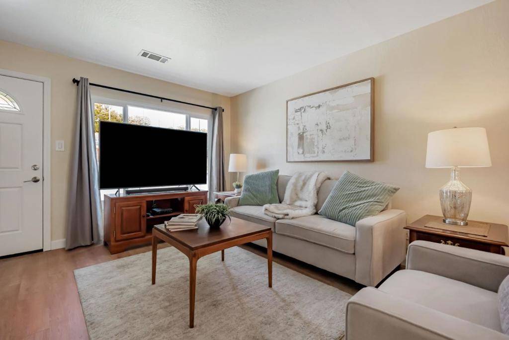 Hayward, CA 94542,25875 Bel Aire DR