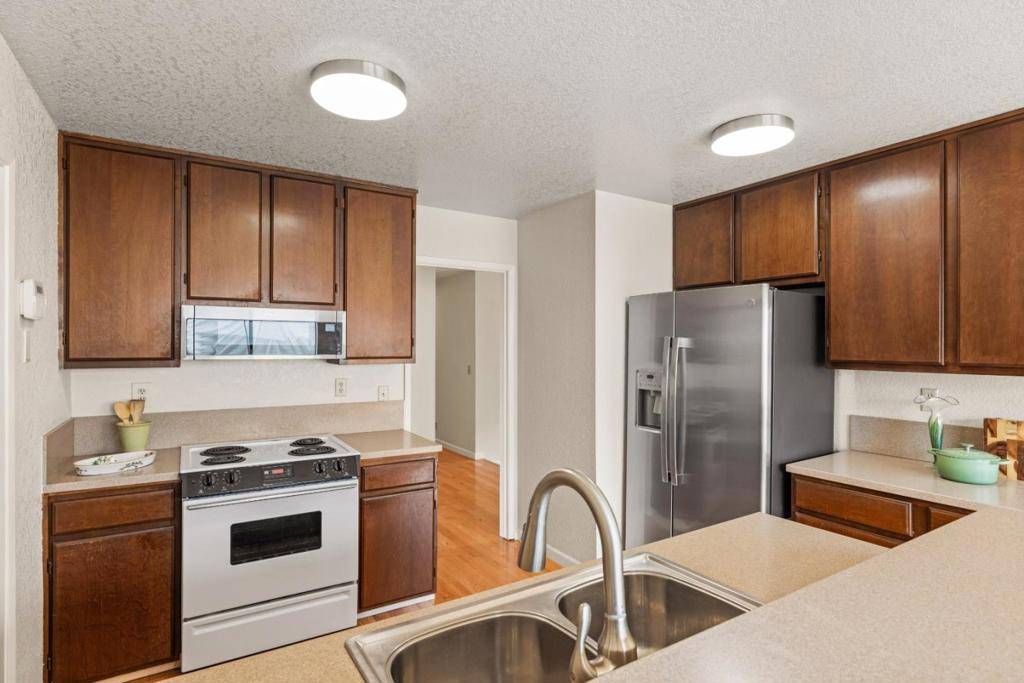 Marina, CA 93933,3097 Messinger DR