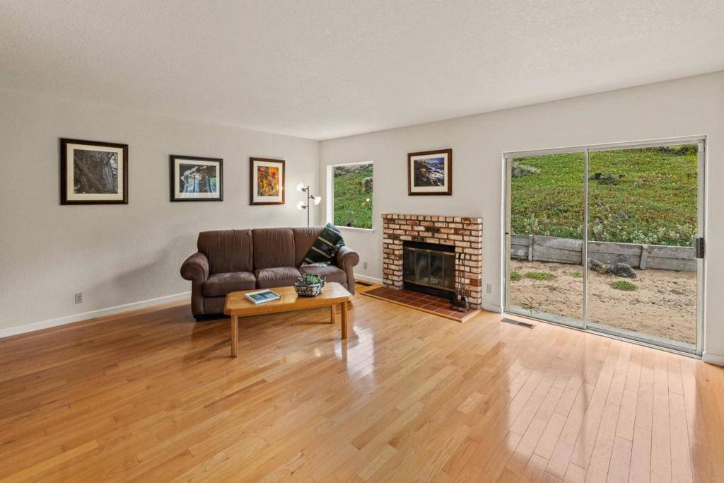 Marina, CA 93933,3097 Messinger DR