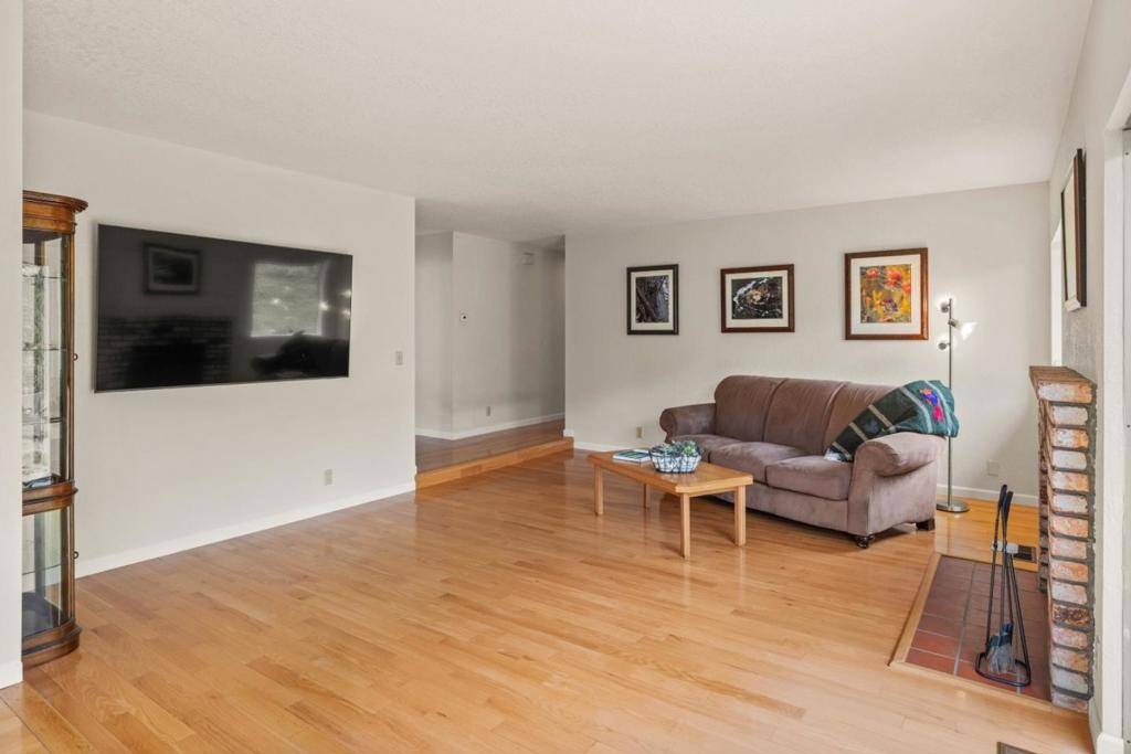 Marina, CA 93933,3097 Messinger DR