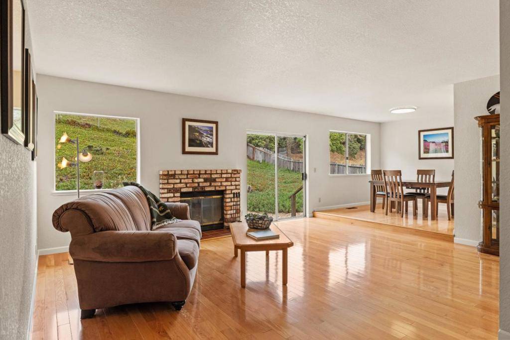 Marina, CA 93933,3097 Messinger DR