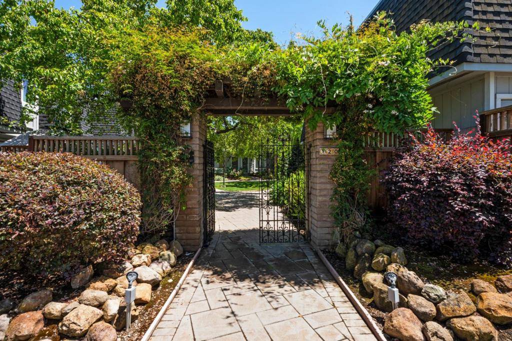 Los Gatos, CA 95032,120 Oak Rim WAY #10