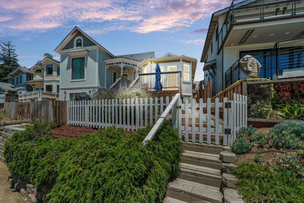 Santa Cruz, CA 95062,2727 E Cliff DR