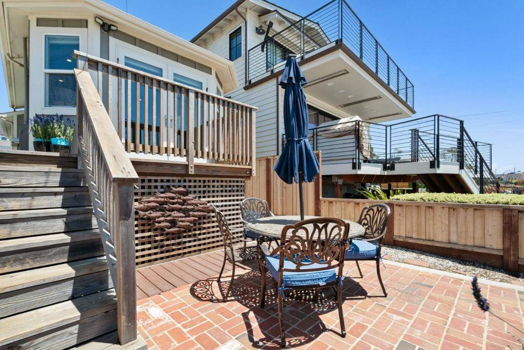 Santa Cruz, CA 95062,2727 E Cliff DR